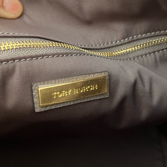 Tory Burch Carson Hobo Bag Silver Maple Pebbled Leather NWT Style 75421 - Picture 10 of 17